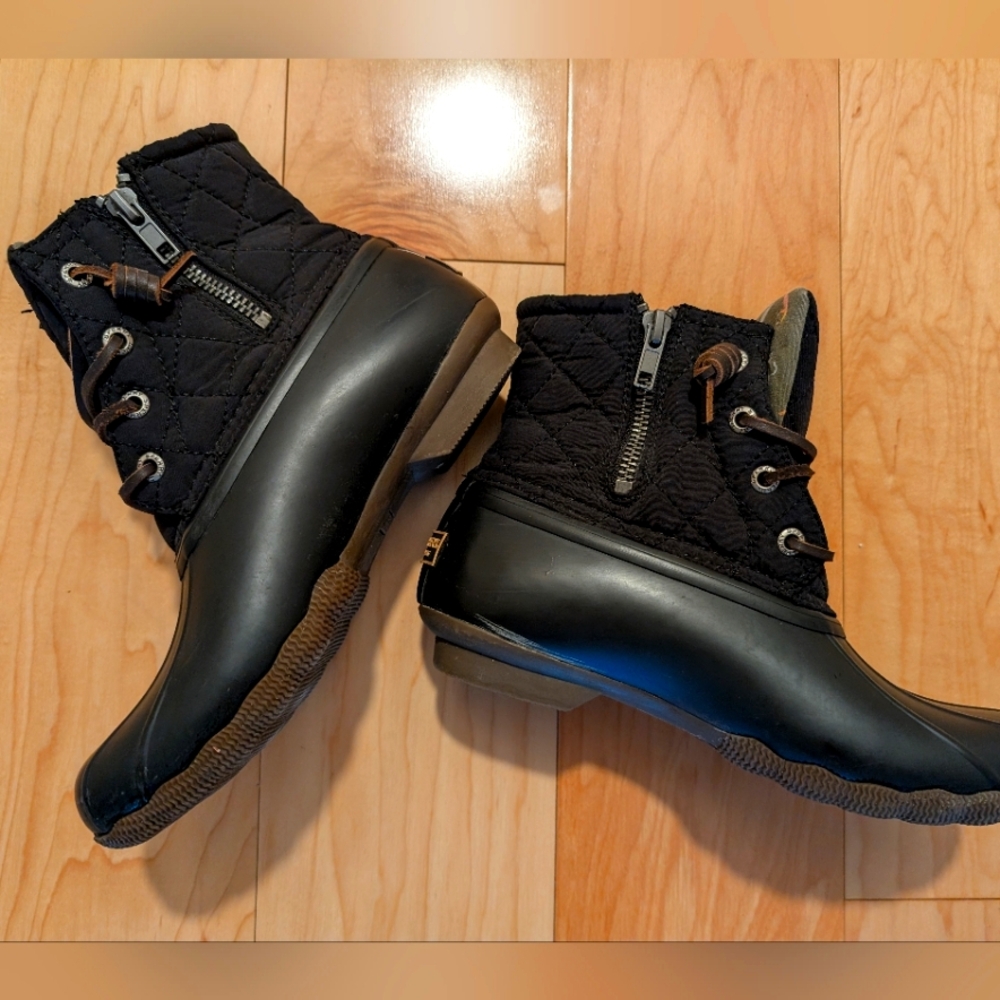 Like New Sperry Saltwater Womens Black Outdoor Waterproof Quilted Duck Boots 5.5